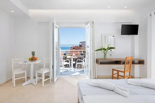 Bella Vista Beach Hotel and Studios gallery 6
