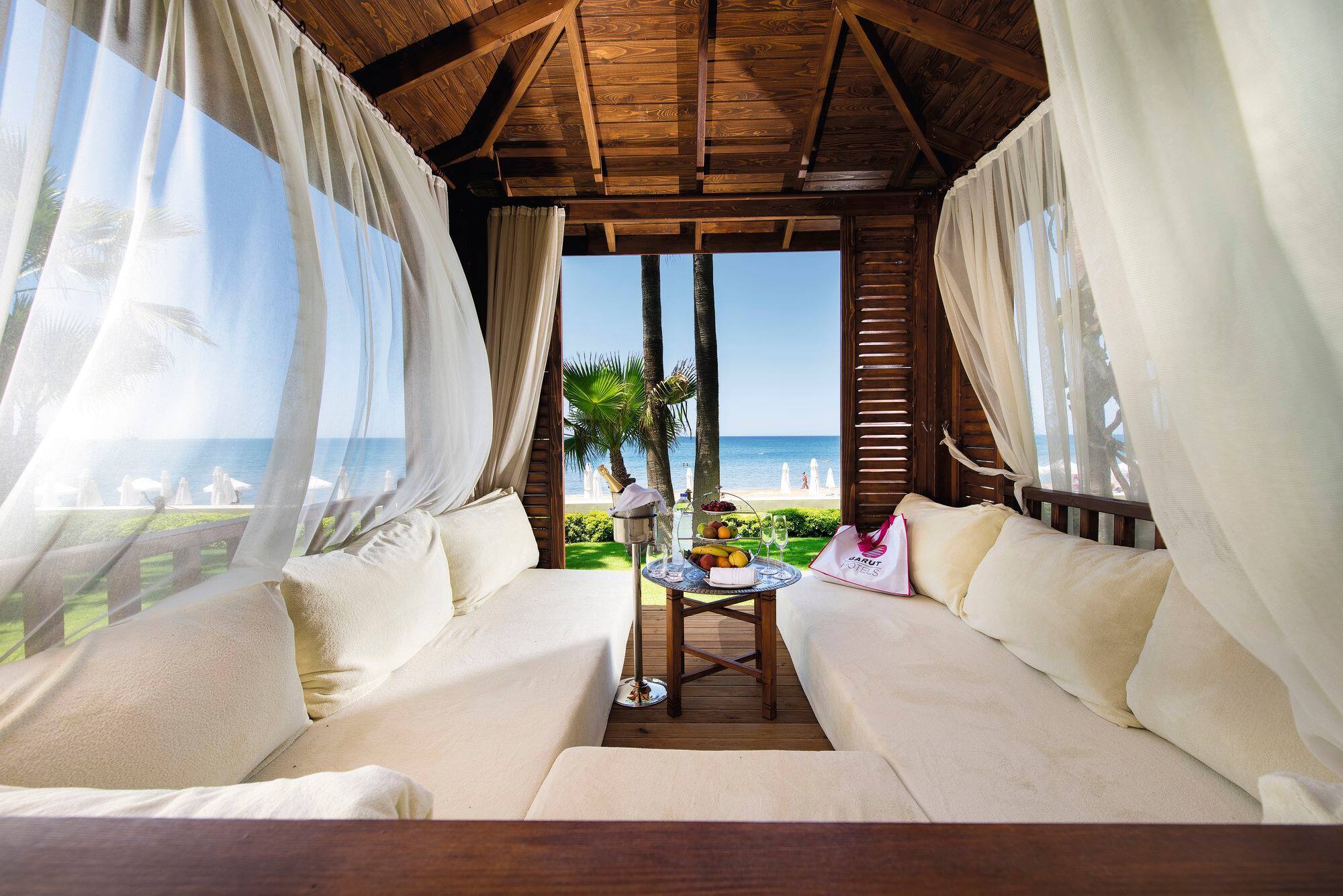 Acanthus Cennet Barut Collection gallery 5